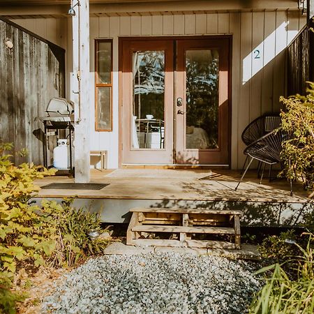 Lunar Cove Inn Charters And Tours Tofino Eksteriør billede