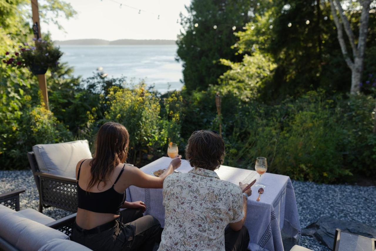 Lunar Cove Inn Charters And Tours Tofino Eksteriør billede