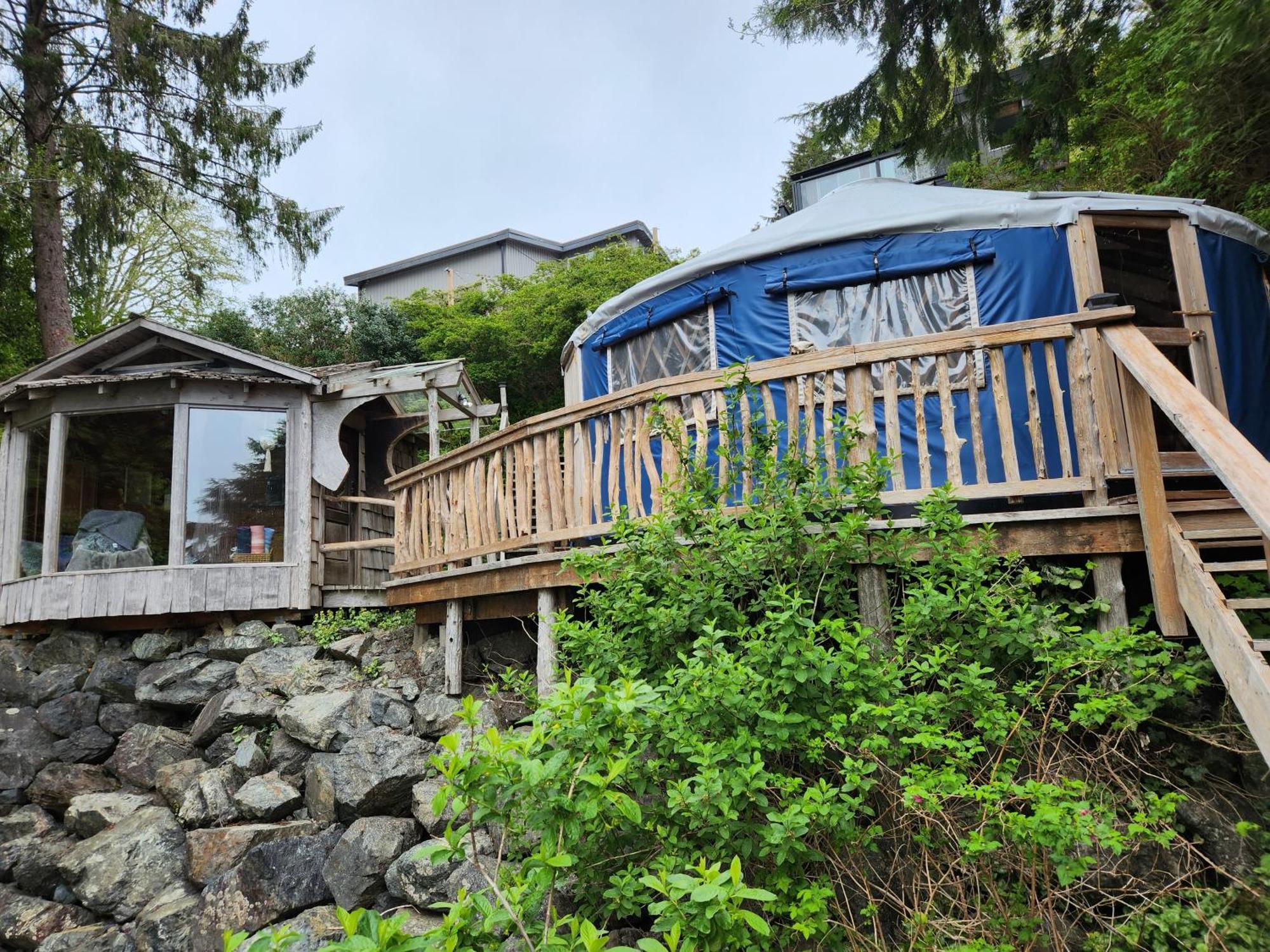Lunar Cove Inn Charters And Tours Tofino Eksteriør billede