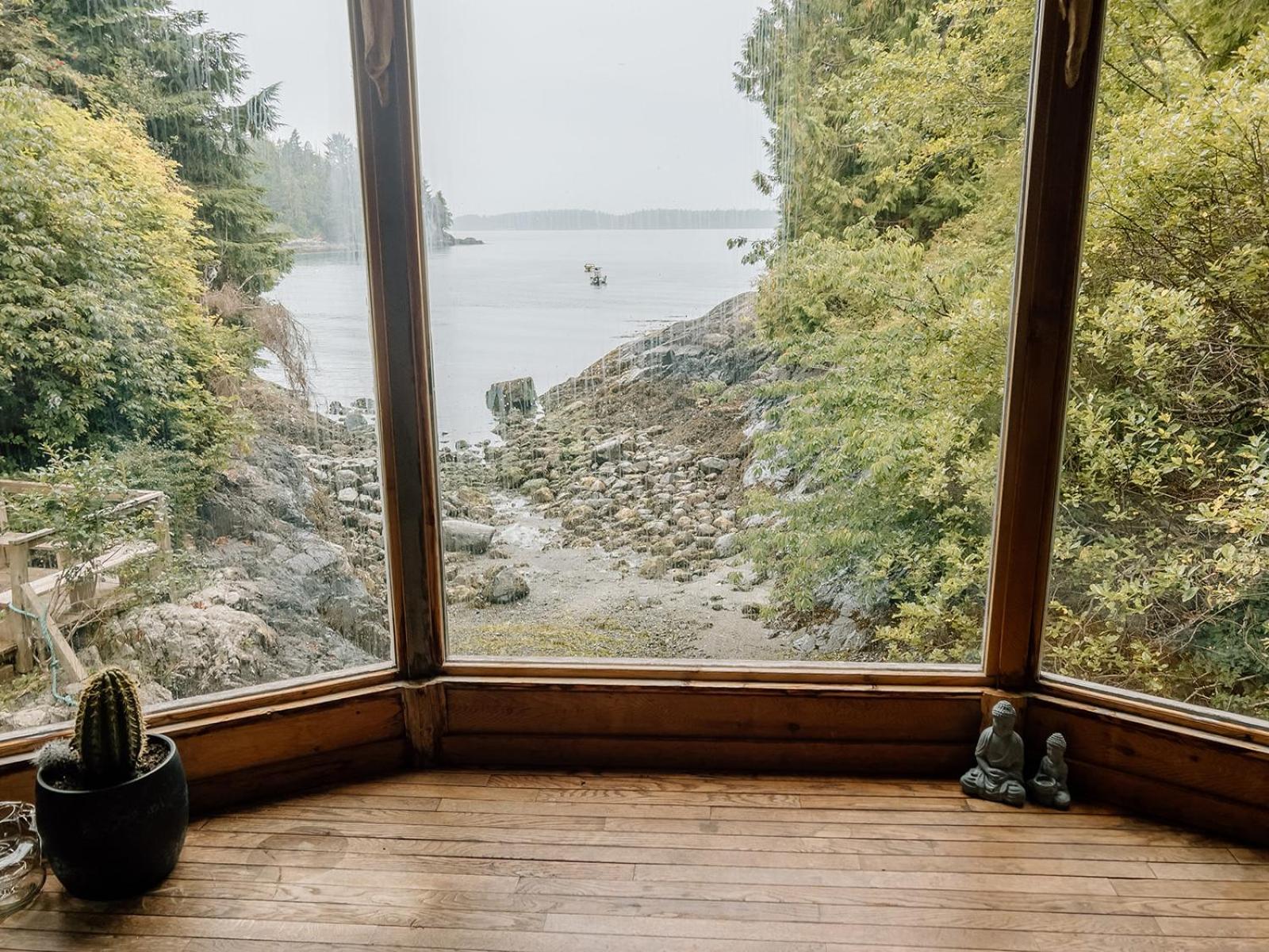 Lunar Cove Inn Charters And Tours Tofino Eksteriør billede